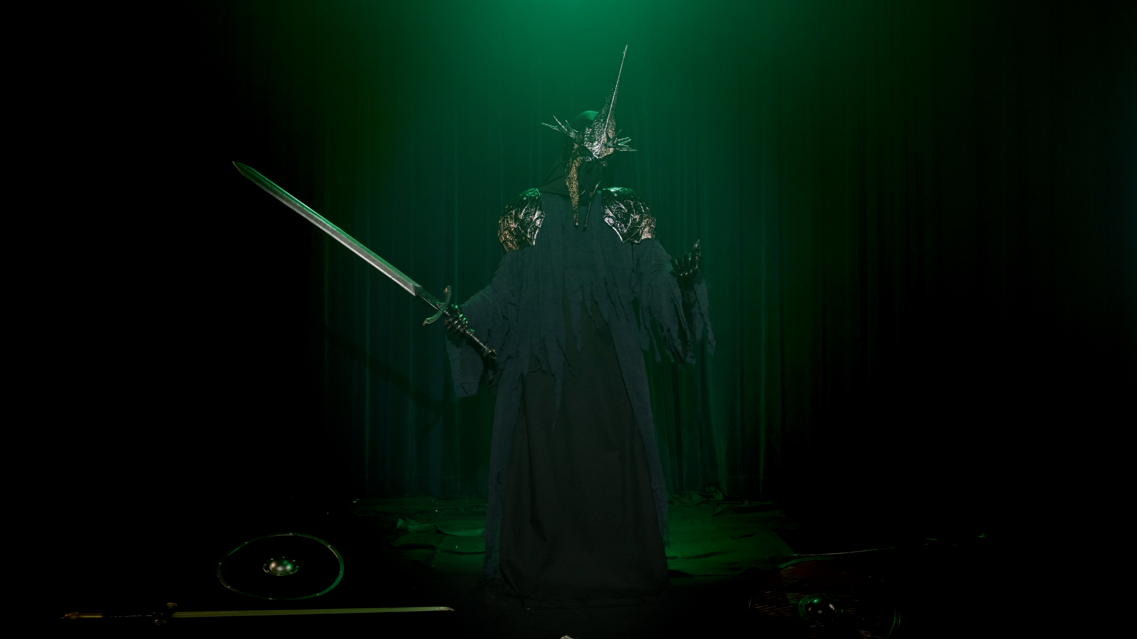 FUN99799 Lord of the Rings Witch King Animatronic Decoration